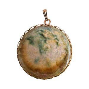 Vintage Style Agate Pendant Necklace With 18" Gold Tone Chain